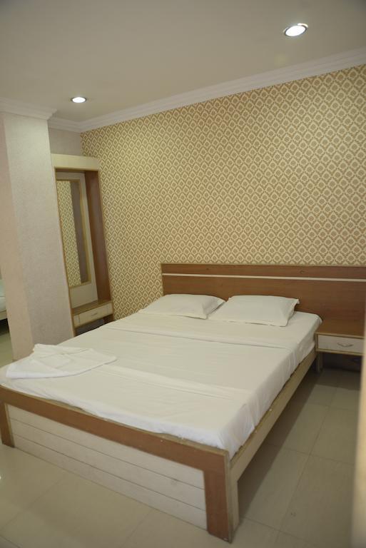 Hotel Sri Sai Krupa Haiderabad Kamer foto
