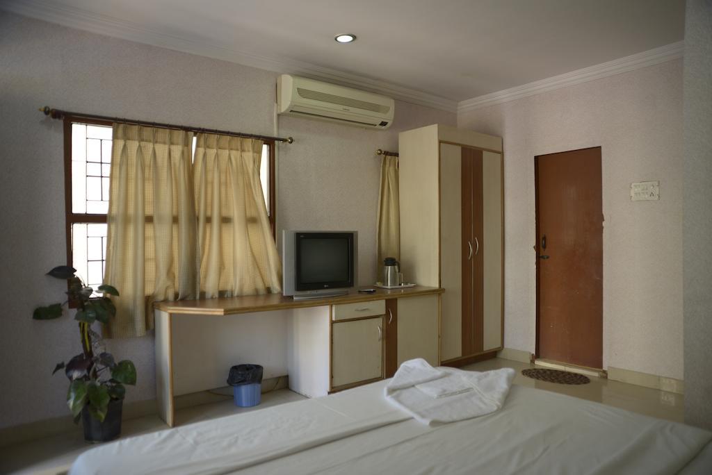 Hotel Sri Sai Krupa Haiderabad Kamer foto