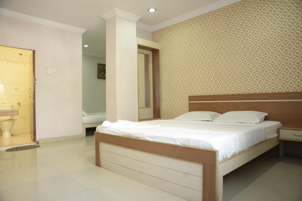 Hotel Sri Sai Krupa Haiderabad Kamer foto